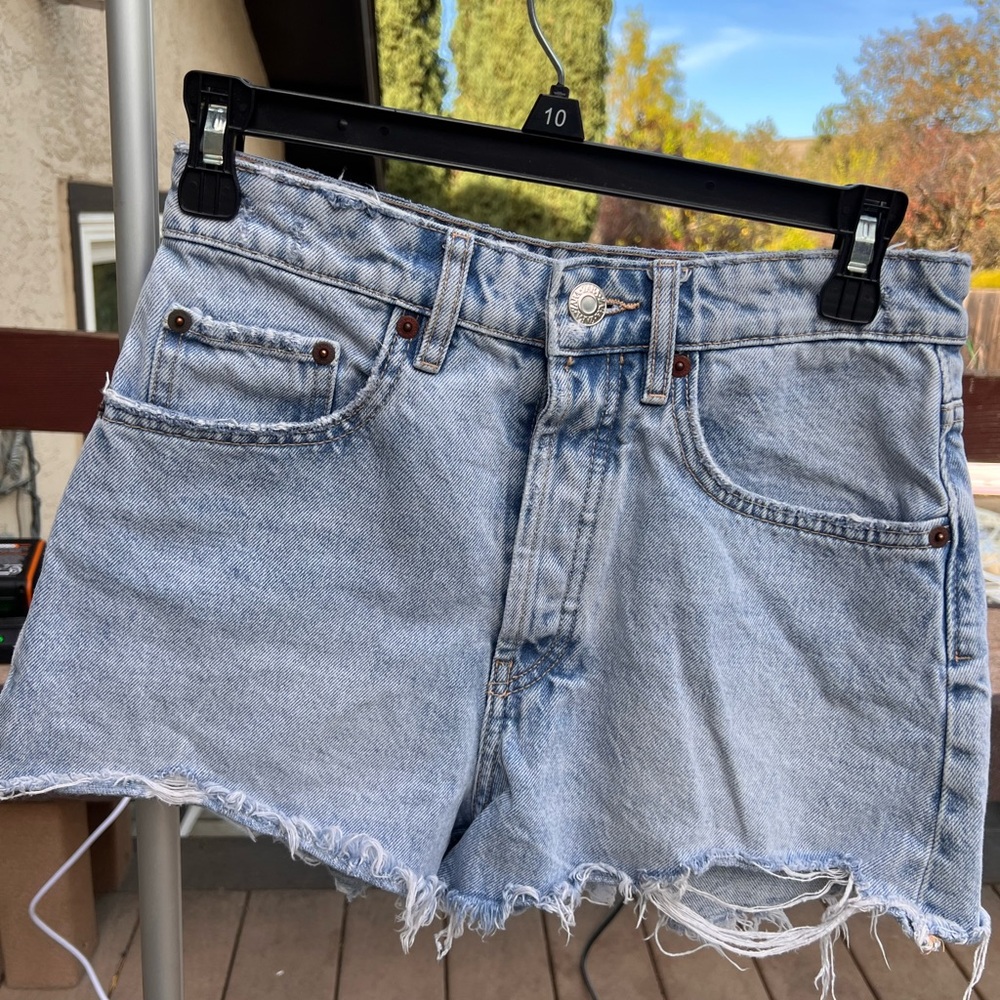 ZARA High-Rise Sz 4 Shorts Curved Denim Blue Wash Distressed Frayed Jean Shorts